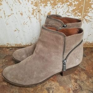 Lucky Brand Zippered edge Booties